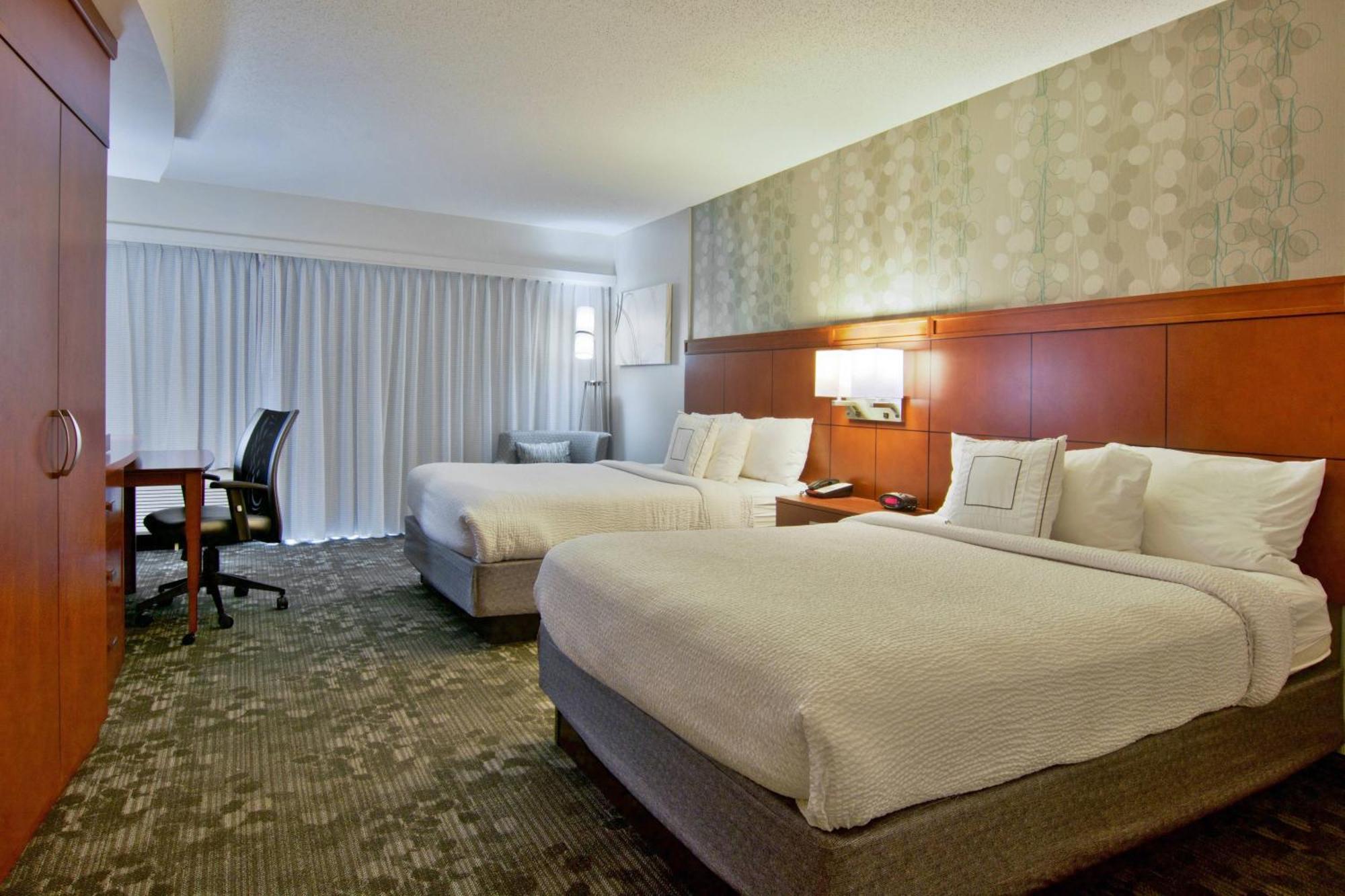 Courtyard By Marriott Clarksville Bagian luar foto