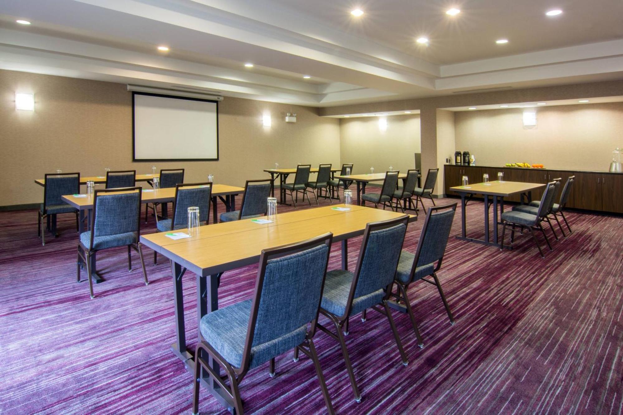 Courtyard By Marriott Clarksville Bagian luar foto