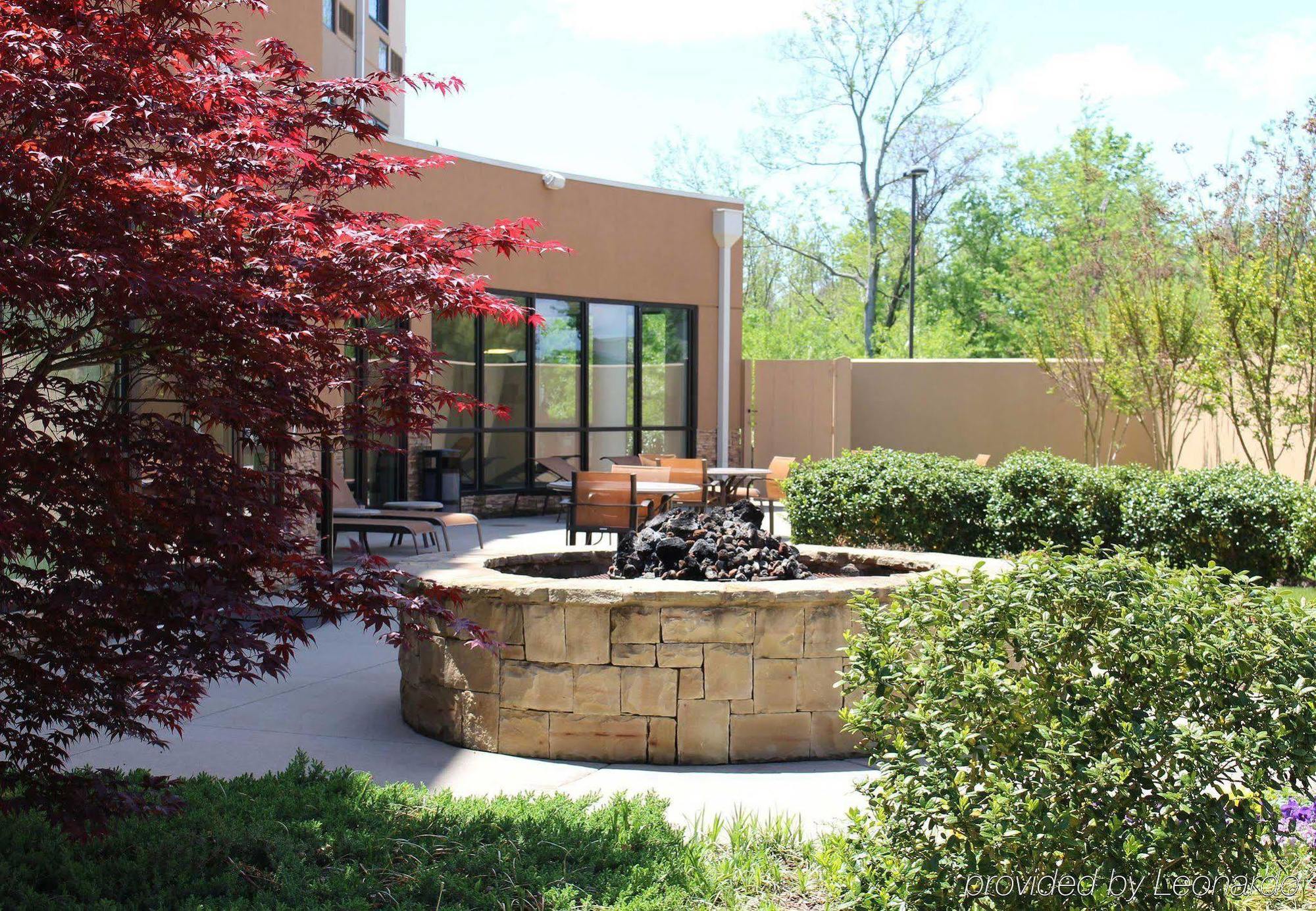 Courtyard By Marriott Clarksville Bagian luar foto
