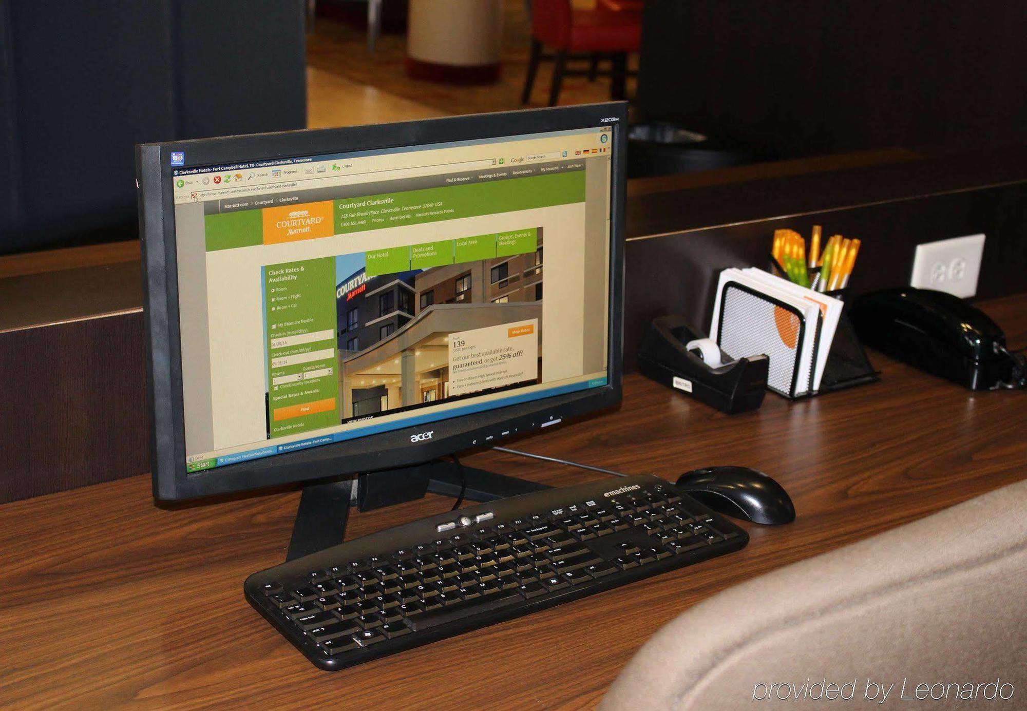 Courtyard By Marriott Clarksville Bagian luar foto
