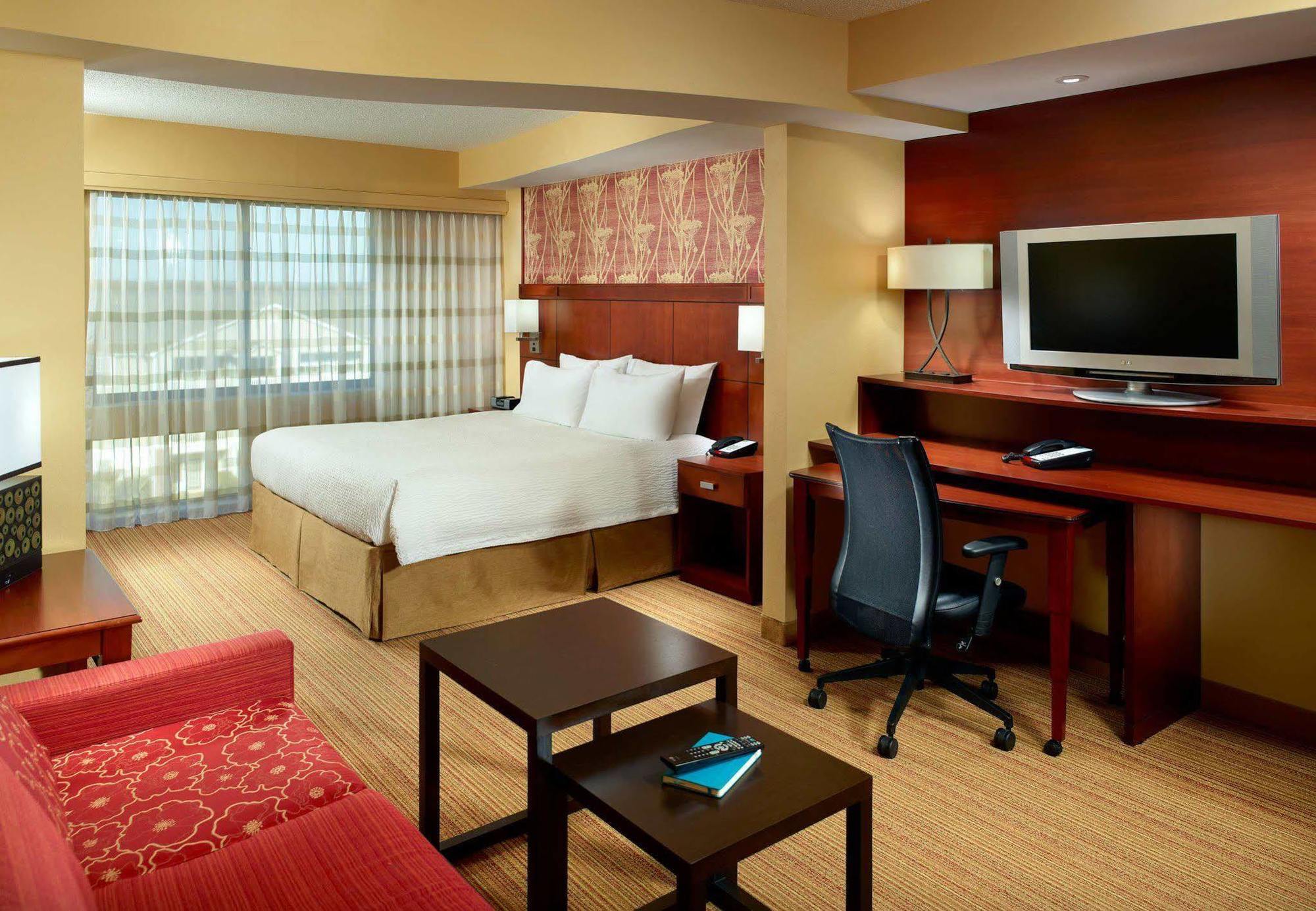 Courtyard By Marriott Clarksville Bagian luar foto