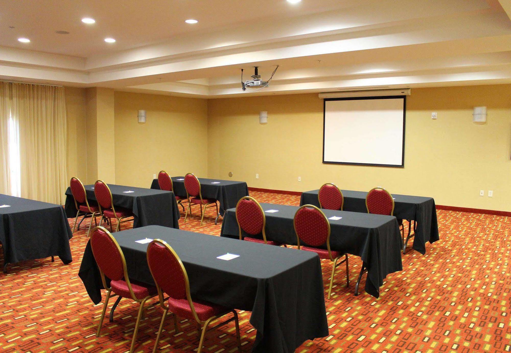 Courtyard By Marriott Clarksville Bagian luar foto