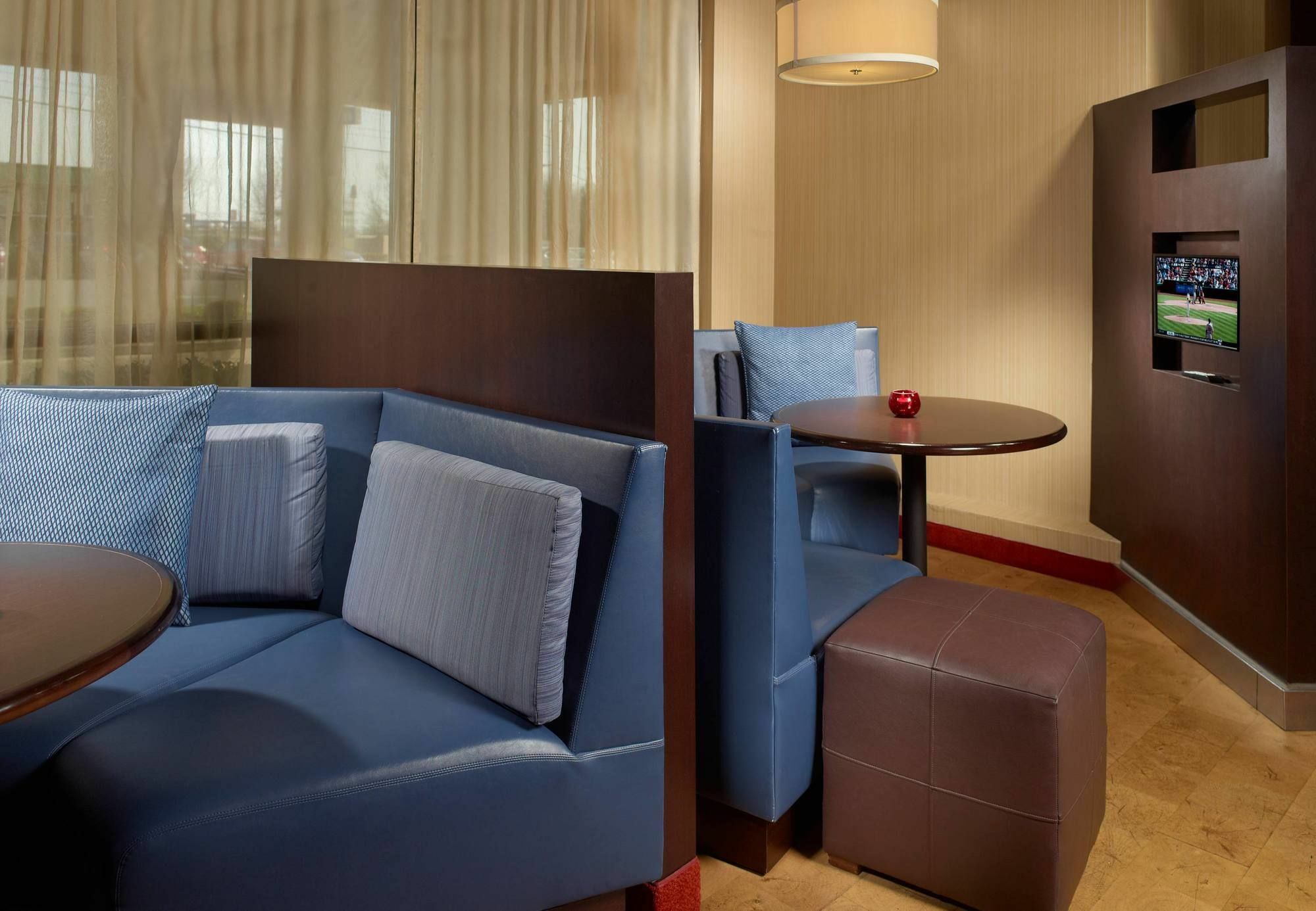 Courtyard By Marriott Clarksville Bagian luar foto