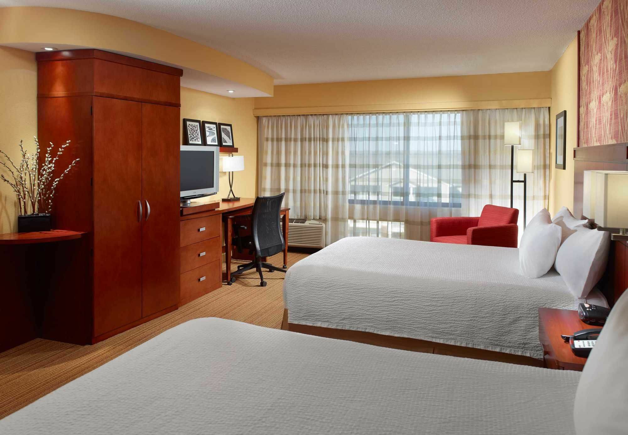 Courtyard By Marriott Clarksville Bagian luar foto